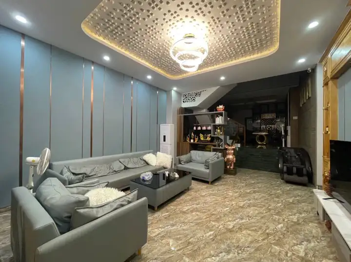 Дом 3 этажа 3 спальни 100 м²