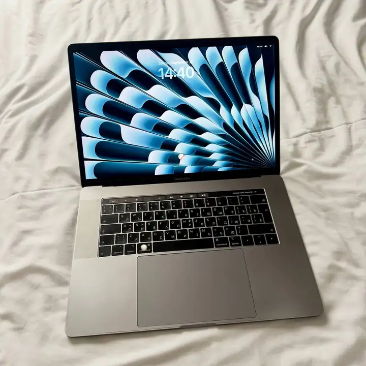 MacBook Pro i9 15" 32/512