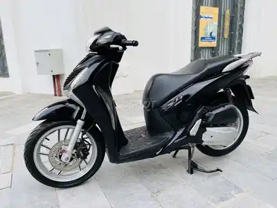 Honda SH 125cc 2018 года, свежее состояние