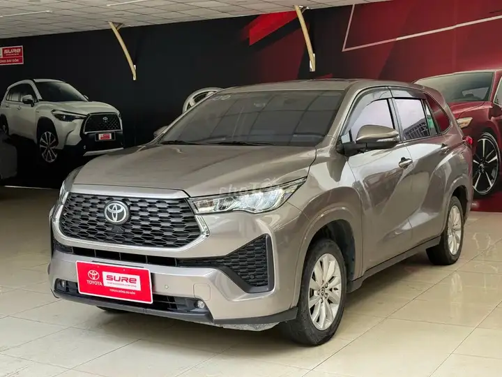 Innova Cross 2.0V 2024 63.200 км (Цена еще снижена)