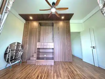 Дом 4 этажа, фасад улицы Tieu La, Hoa Cuong Bac