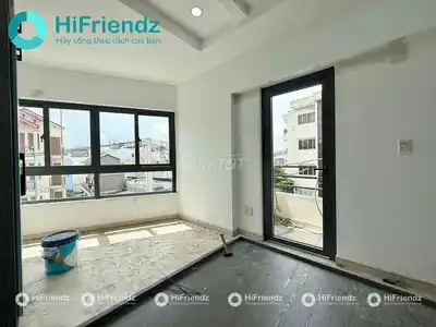 Студия со стеклянной крышей на улице Зыонг Куанг Хам, Говап