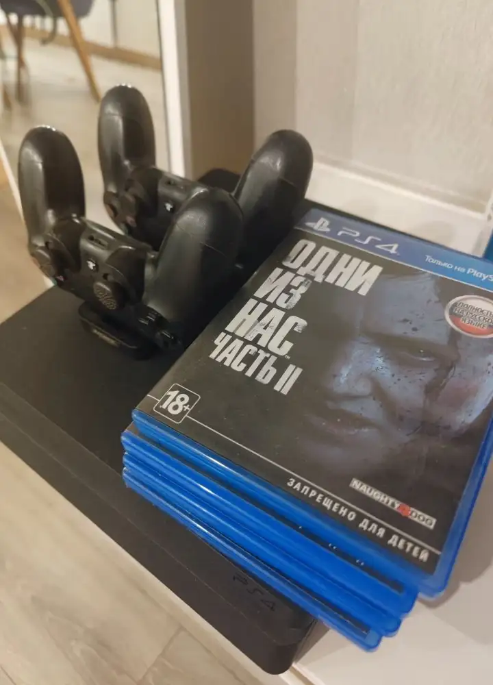 PlayStation 4 Slim 1TB + игры