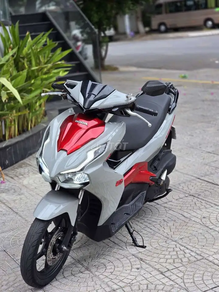Honda Air Blade серо-цементный нового поколения