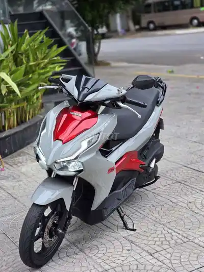 Honda Air Blade серо-цементный нового поколения