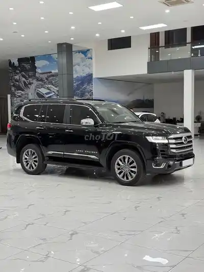 Toyota Land Cruiser LC300 2026 пробег 5000 км