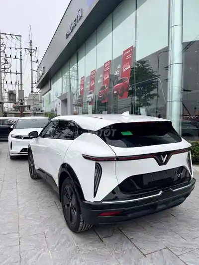 Vinfast VF7 Eco 2026 белый в наличии
