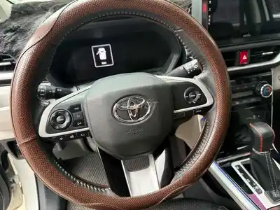 Toyota Veloz Cross 2022 Top белого цвета, импорт