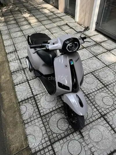 Piaggio Vespa 50 2024 с документами и номерным знаком Хошимина