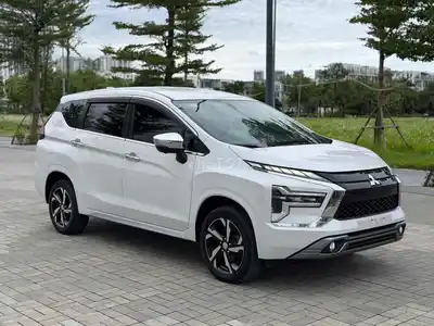Mitsubishi Xpander Premium 2023 белый 75000 км