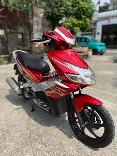 Honda Airblade последней серии с 6-спицевыми дисками