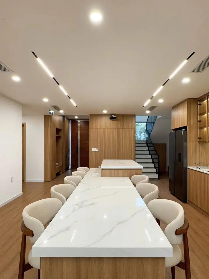 Вилла 3 этажа 4 спальни 5WC 370м2