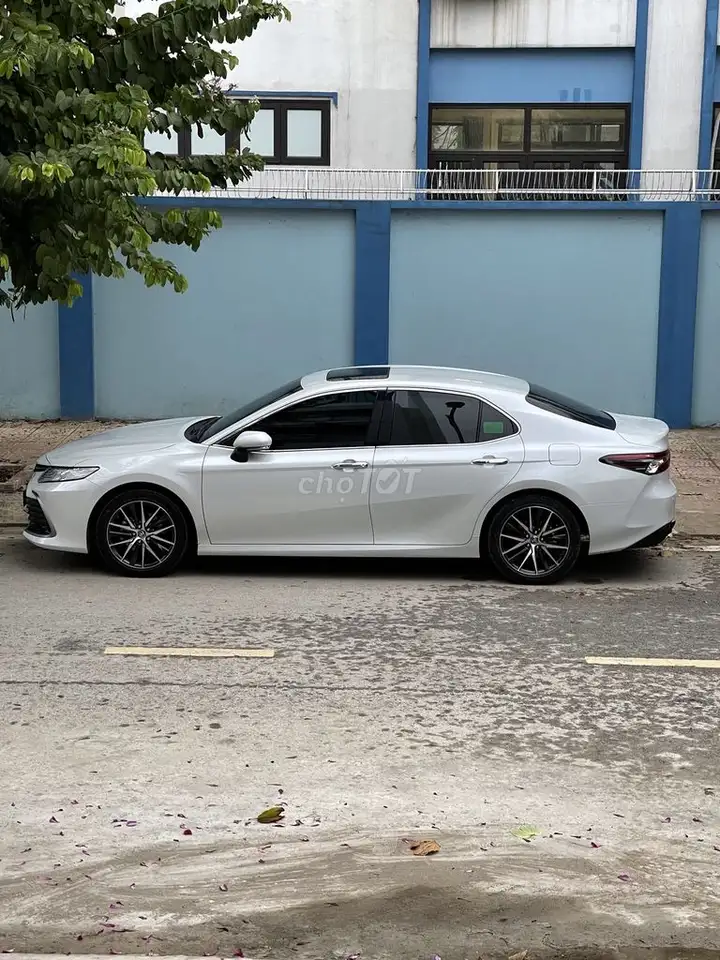 Toyota Camry 2.5Q 2022 Белый 40.000км