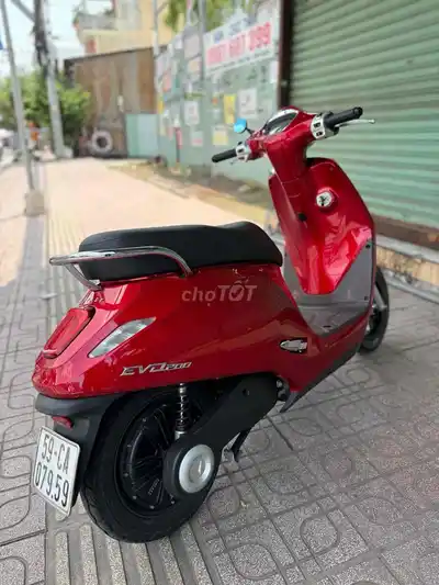 Электрический скутер VinFast EVO 200 красный 2024