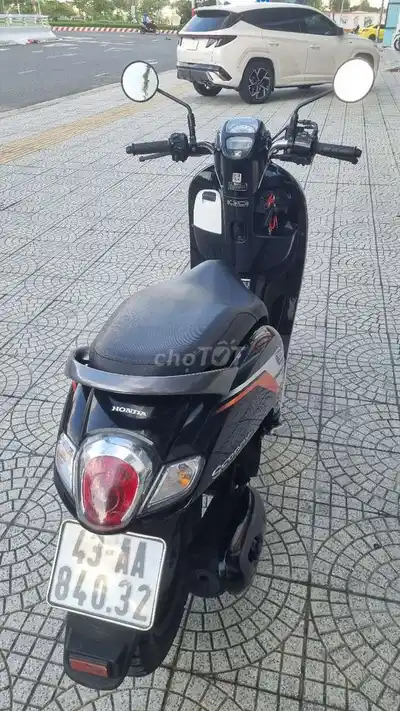 Honda Scoopy 2024 белый, чёрный, серый