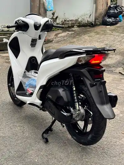 Honda SH 150i ABS 2018 бело-черный спортивный