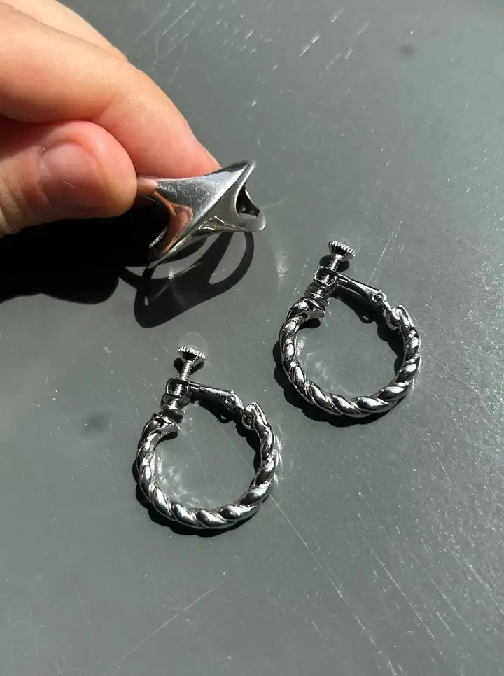 Ваза, серьги-клипсы, кольцо, ожерелье из жемчуга