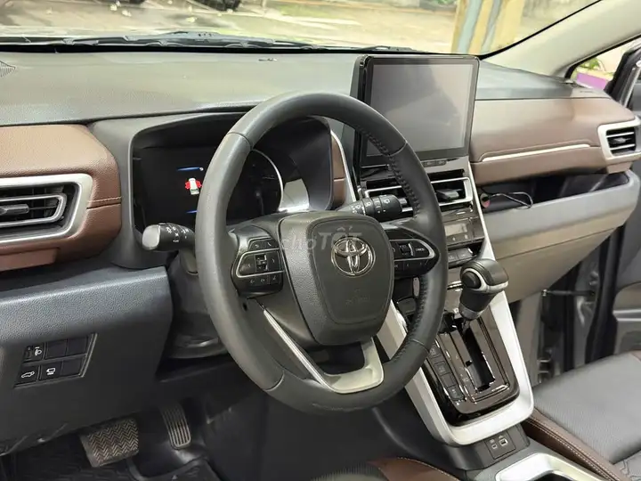 Toyota Innova Cross 2.0V 2024, с договором купли-продажи