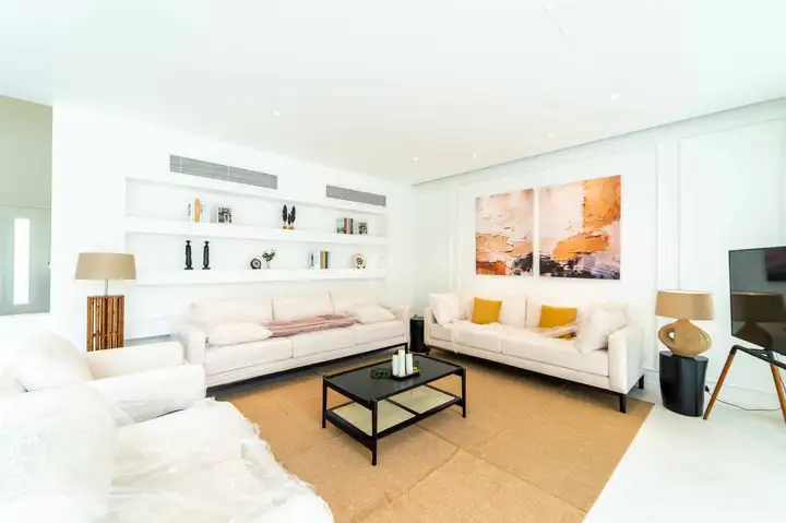 Вилла 3 этажа, 3 спальни, 4 WC, 650 м²