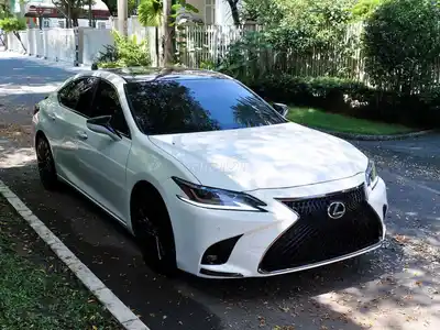 Lexus ES250 2019 76.000 км, регулярное дилерское обслуживание