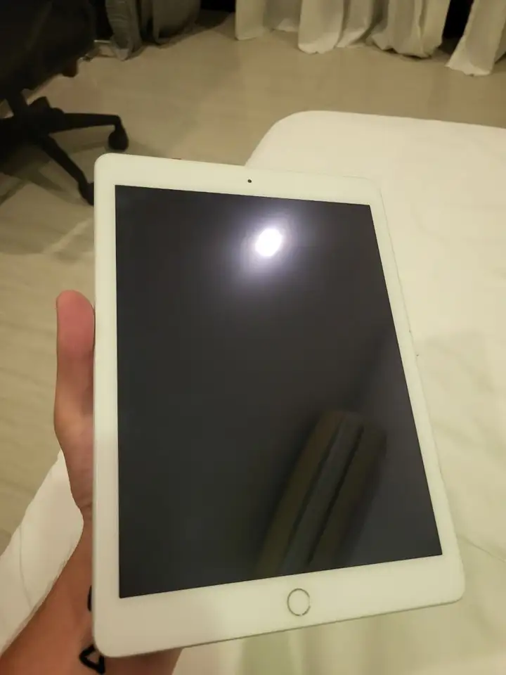 iPad в идеальном состоянии с чехлом