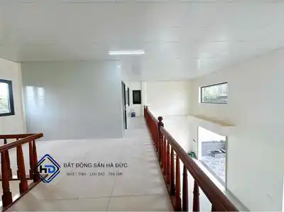 Дом с полуэтажом 10x15, свежий и красивый, сквозной переулок для авто, граница с 12 районом