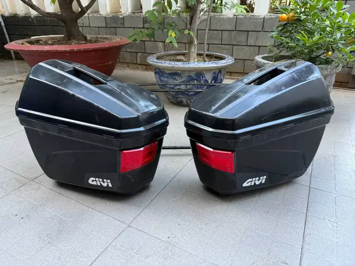 Боковые кофры GIVI с креплениями на байк