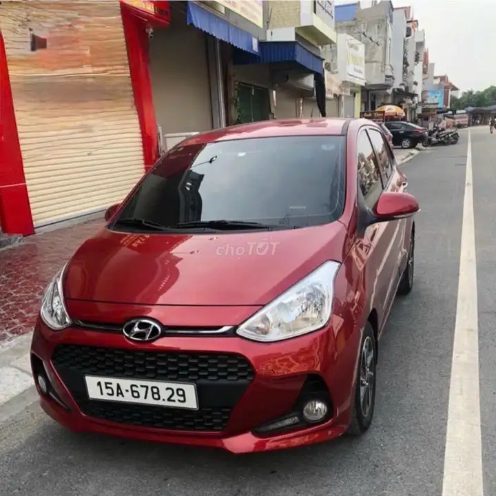 Hyundai Grand i10, красный