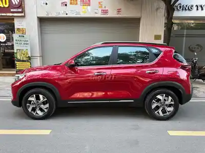 Kia Sonet Premium 2024, красный, 30 тыс. км