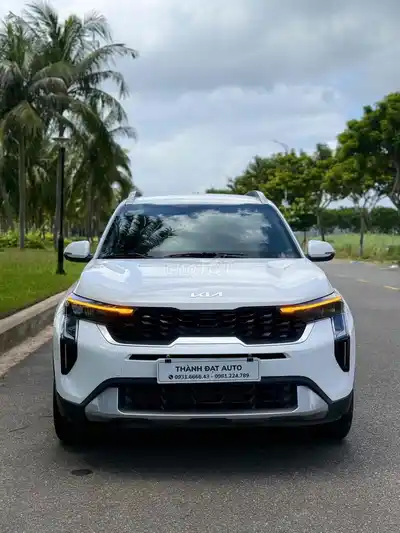 Kia Sonet 2025 Luxury 7999 км Белый
