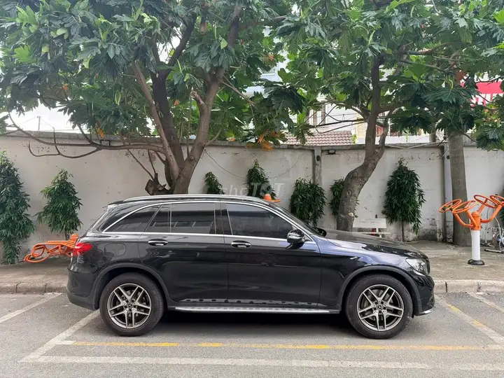 Mercedes-Benz GLC 300 черный, 133208 км