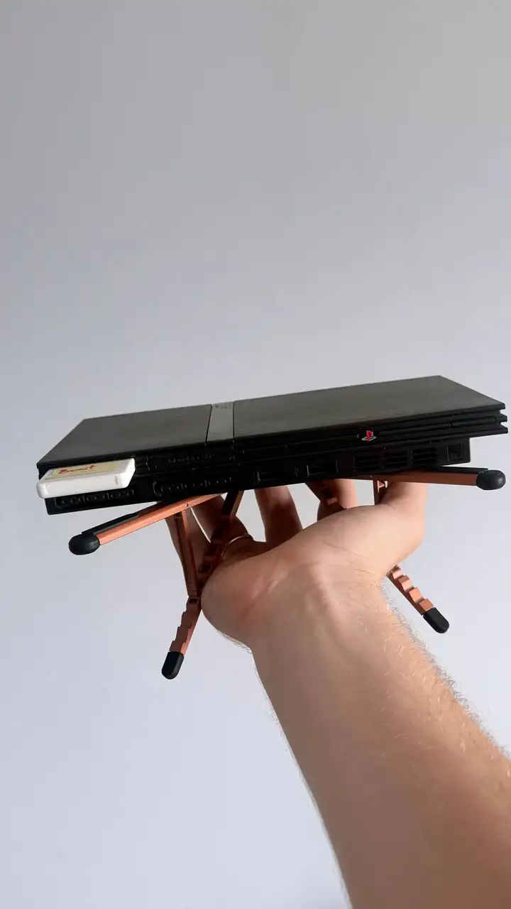 PlayStation 2 с джойстиками и играми