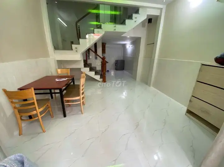 Продам дом 2 этажа, 43 м², ул. Хюэ Хуэ, р-н 10