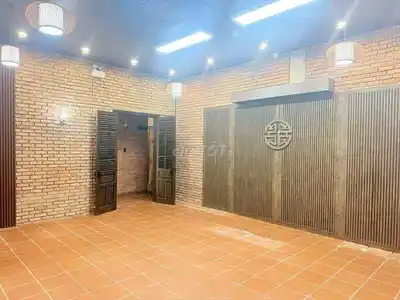 Аренда виллы 3 этажа 300м2, 10 комнат — фасад улицы Ле Ван Лыонг