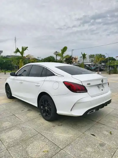 MG MG5 std 2024 белый 39.000 км