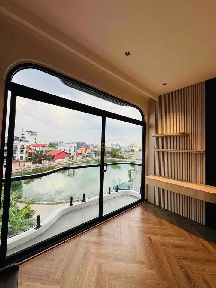Nhà Bát Khối, Long Biên, 52m², 7 tầng view hồ