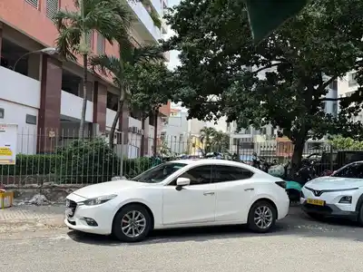 Mazda 3 2018 белый
