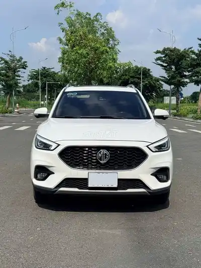 MG ZS Luxury 2024 семейный авто, малый пробег, без дефектов