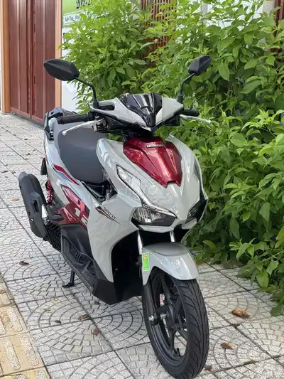 Honda Air Blade 125 4 клапана Спортивная версия 2025 Серо-красный