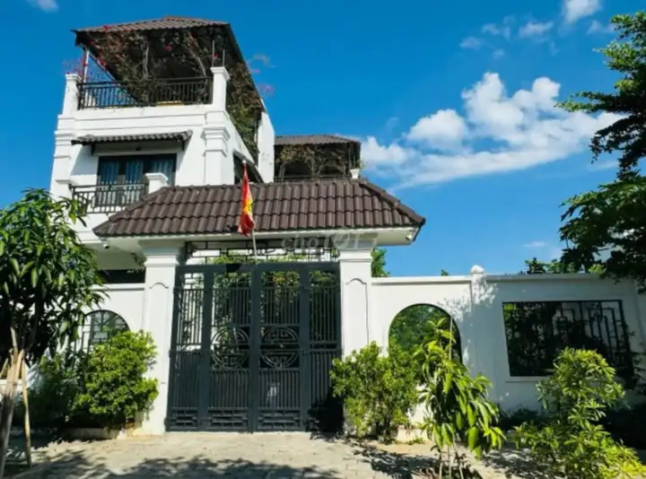 Сдается дом с садом, 4 спальни, район вилл Nam Nha Trang