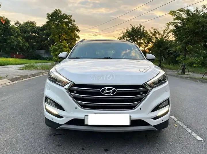 Hyundai Tucson 1.6 Turbo 2018 белый, 100 тыс. км