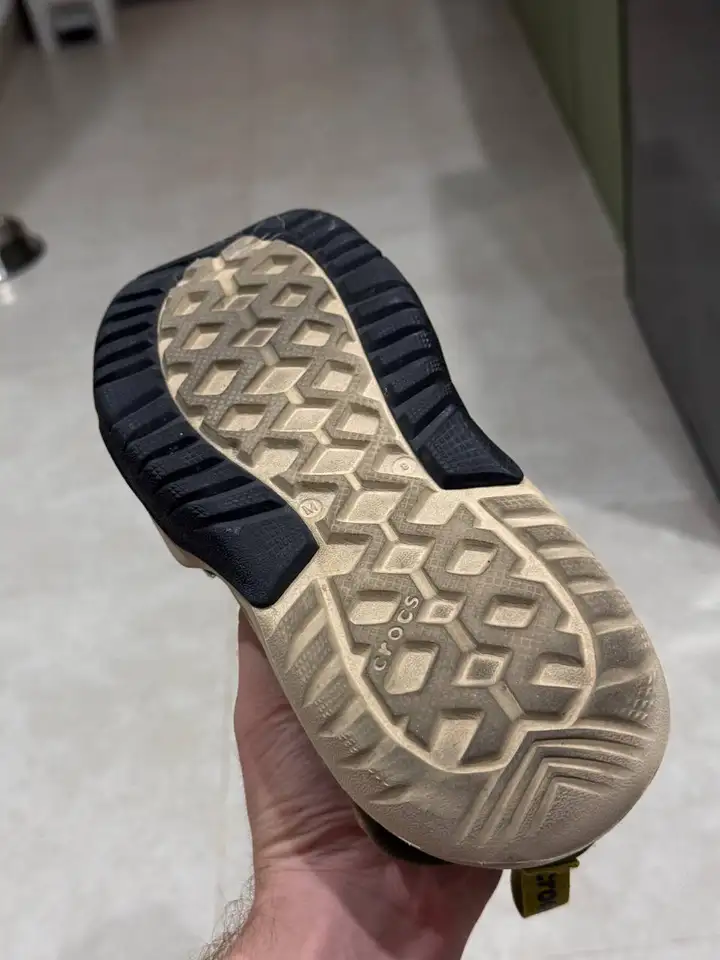 Crocs Swiftwater сандали цвета хаки