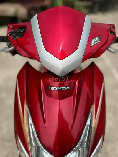 Honda Airblade последней серии с 6-спицевыми дисками