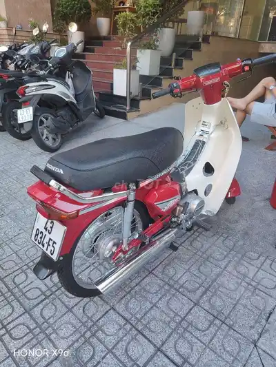 Honda Dream 2024 Красно-белая