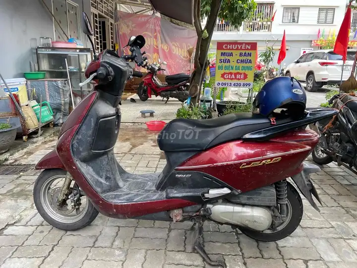 Honda Lead красный скутер