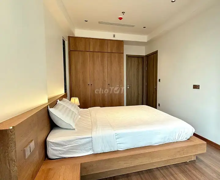 Светлая и просторная квартира в переулке 535 Ким Ма, Бадинь