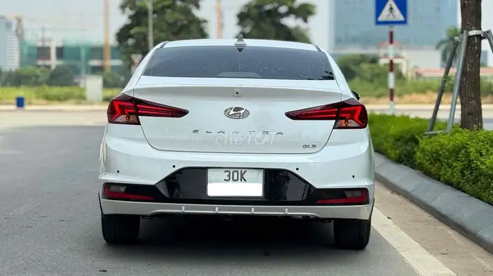 Hyundai Elantra GLS 1.6AT 2020 белый, почти новый, красивый