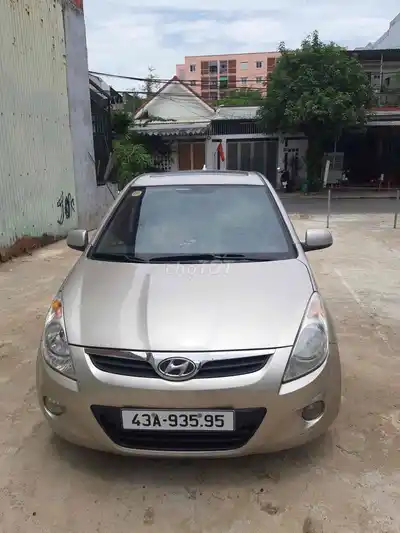 Hyundai i20 2012 хэтчбек с автоматической коробкой передач из песочного золота
