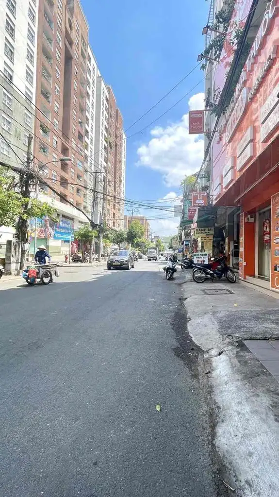 Дом с фасадом в районе Бау Кат, Тан Бинь, 2 этажа, 4.1м x 13м, ровный участок