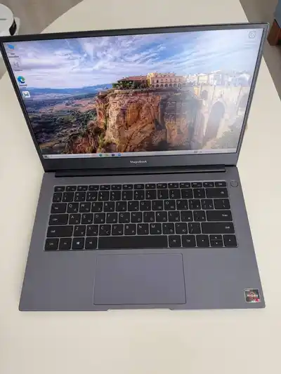 HONOR MagicBook 14